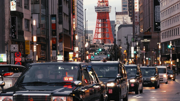 Tokyo Tower traffic, graded with Ypresets Apple Log LUT 14